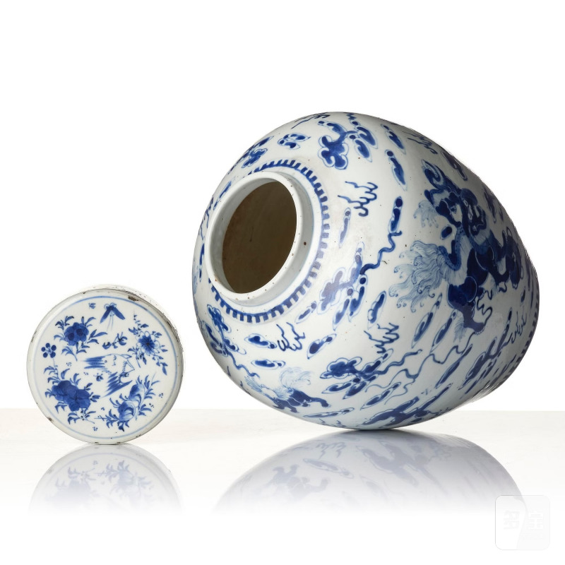 A blue and white jar with cover, - 图5